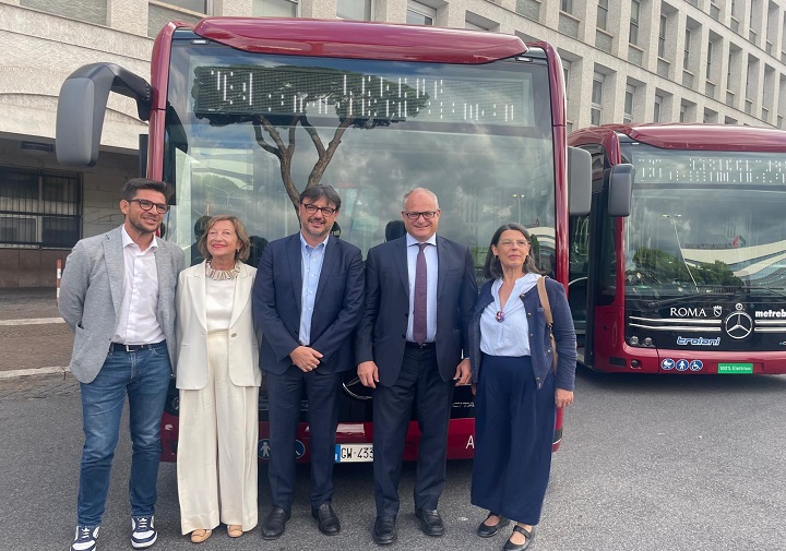 Uno dei nuovi bus elettrici gestiti da Troiani