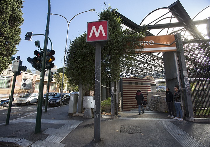 L'ingresso della stazione di Cipro