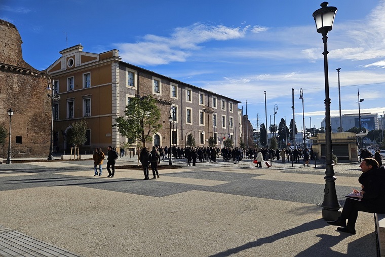 Piazza della Repubblica nuova area pedonale