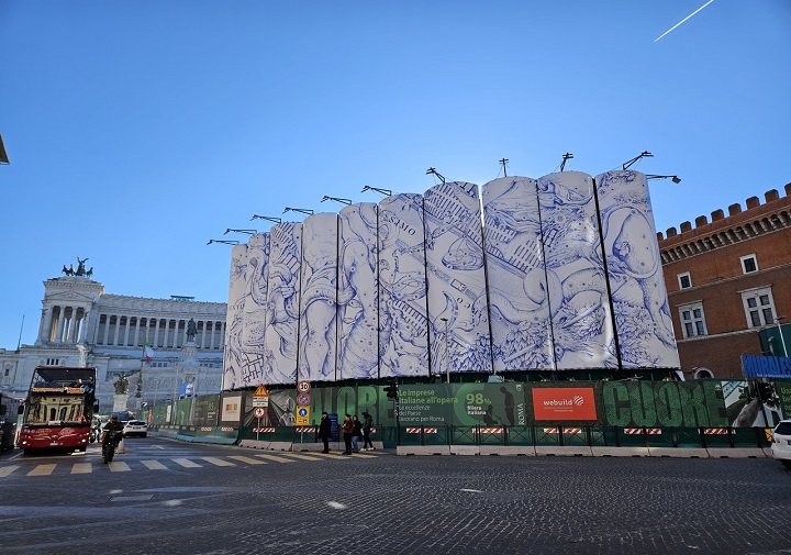 Il cantiere e il murale a piazza Venezia