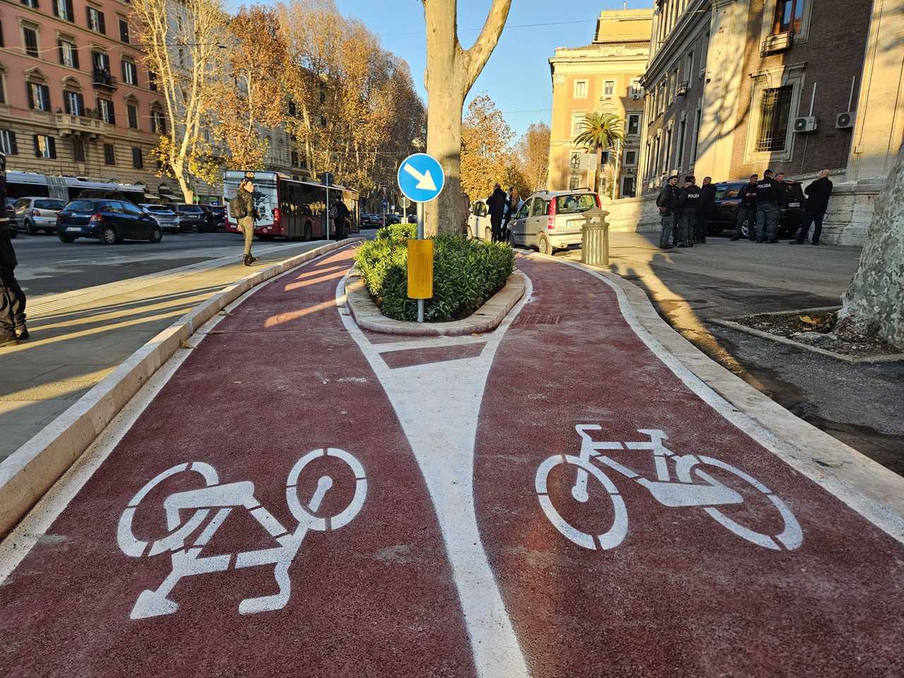 La ciclabile a piazza di Porta Pia