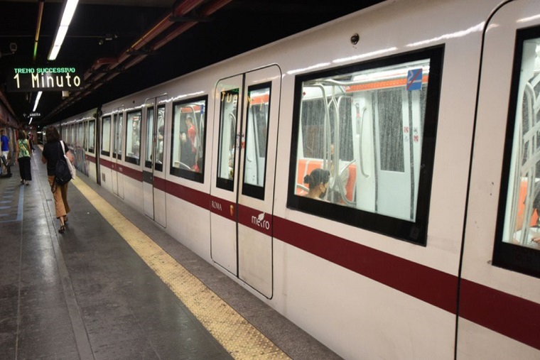 Un treno della metro capitolina