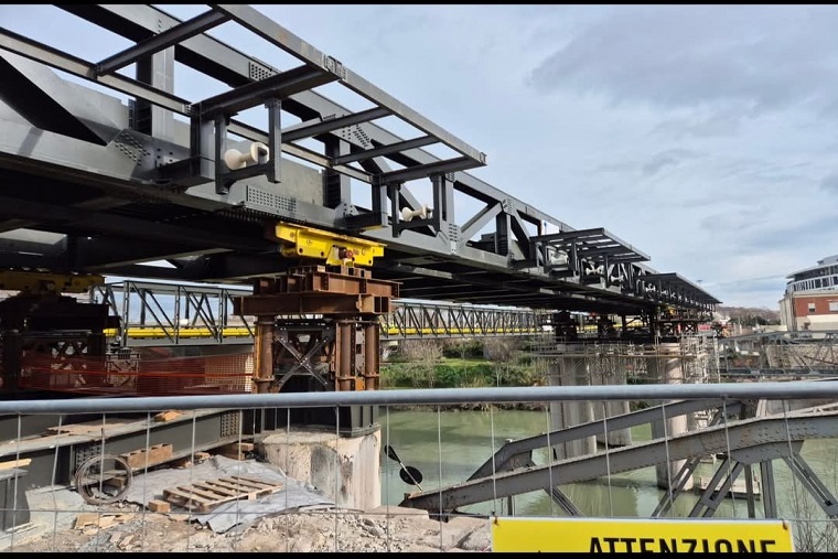 I lavori sul Ponte dell'Industria