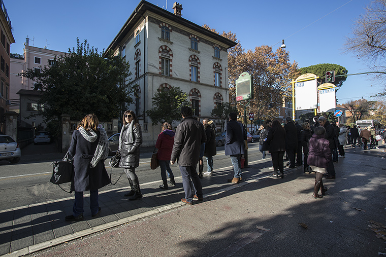 Attesa alle fermate