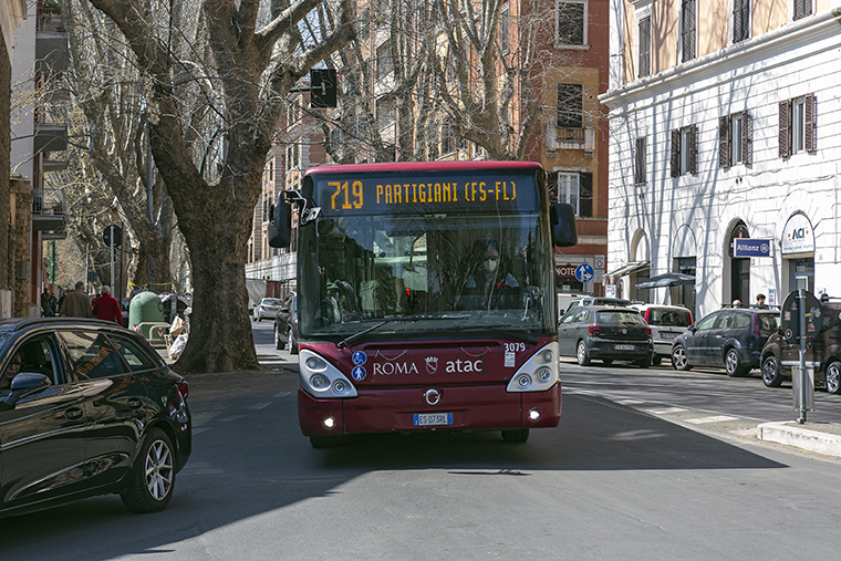 un bus della linea 719