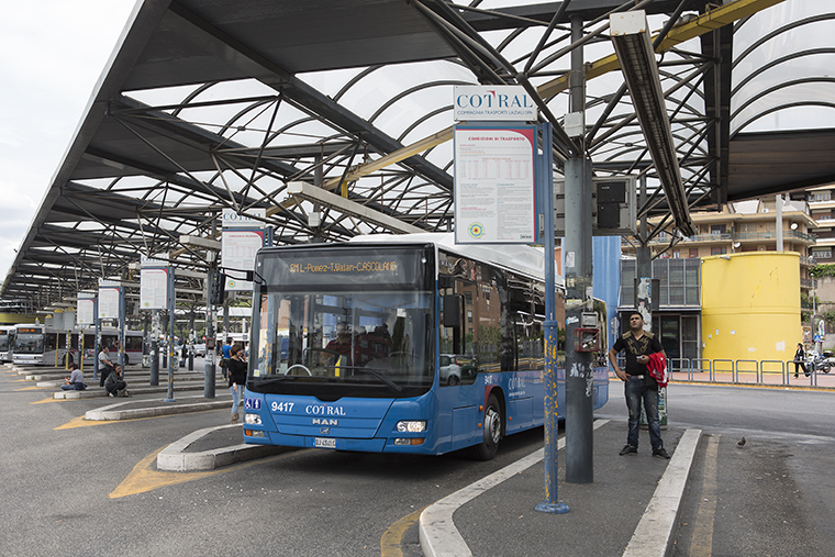 Una stazione bus Cotral
