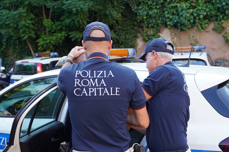 Un intervento della Polizia Locale di Roma Capitale