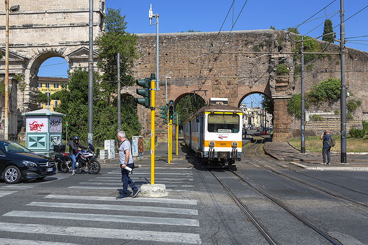 la ferro-tramvia Termini-Centocelle a Porta Maggiore
