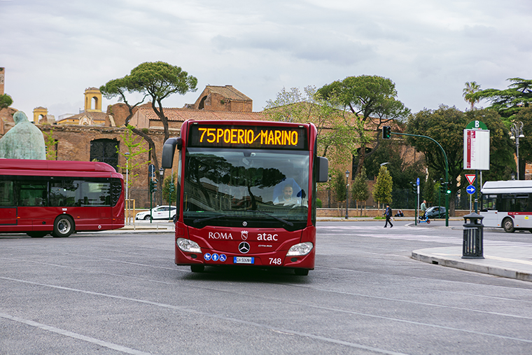 Un autobus della linea Atac 75
