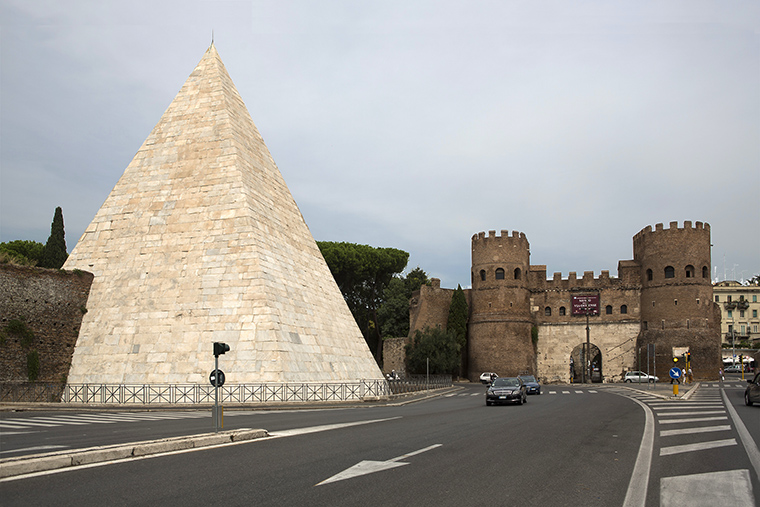 Piramide e Porta San Paolo