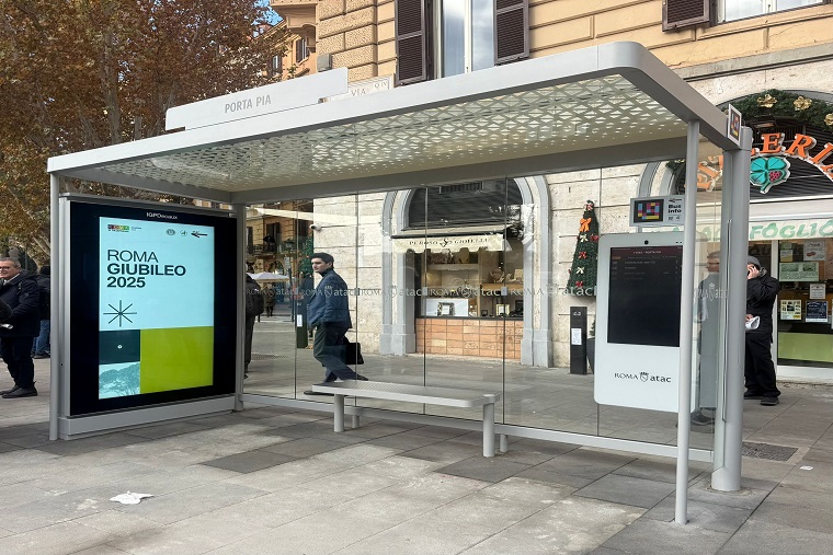 la pensilina Eterna installata in piazza di Porta Pia