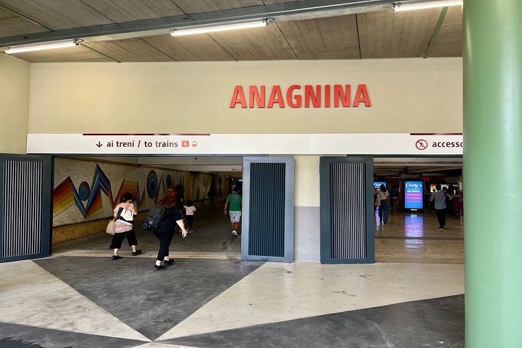 L'ingresso alla stazione Anagnina della Metro A