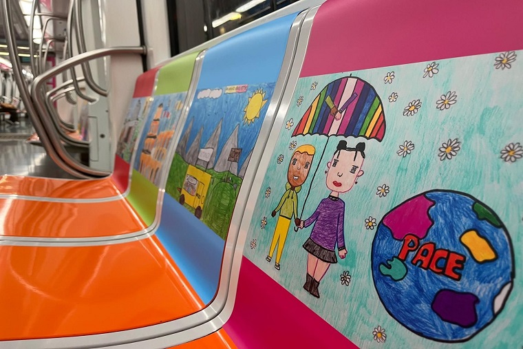 i disegni dei bambini in metro A