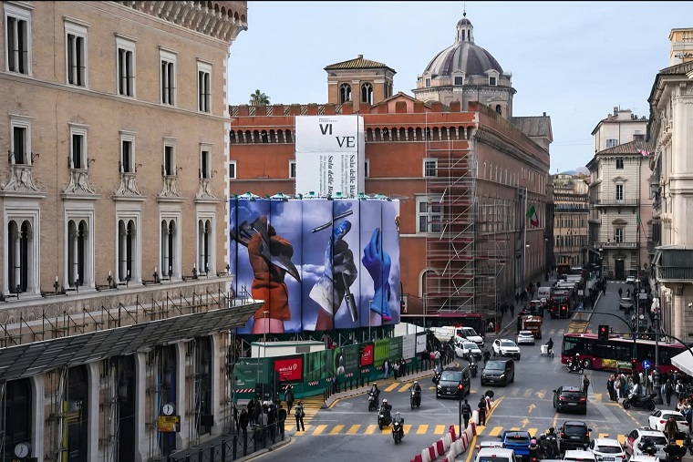 il murale del cantiere metro C di piazza Venezia