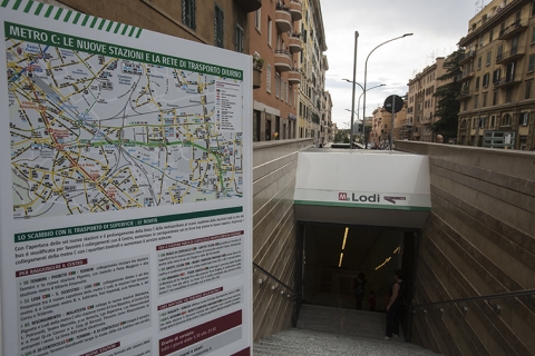 Ingresso di una stazione della Metro C di Roma
