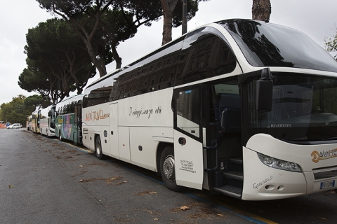 Giunta approva nuovo regolamento bus turistici