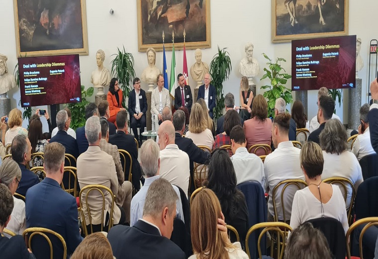 Lo spazio urbano, primo protagonista del trasporto pubblico 1 POLIS 14 15 maggio 25