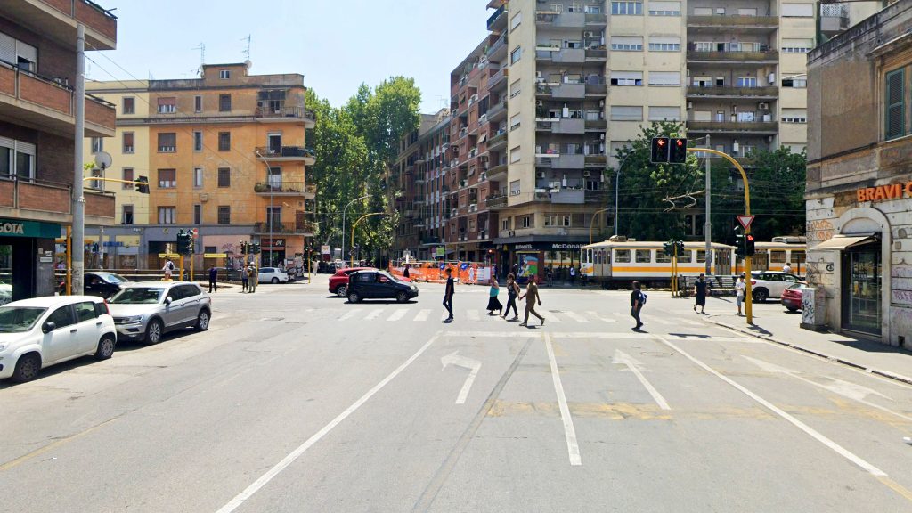 Black point via dell'Acqua Bullicante - via Casilina 3 BPP 014 Via dell Acqua Bull Via Casilina uomo WEB ANTE