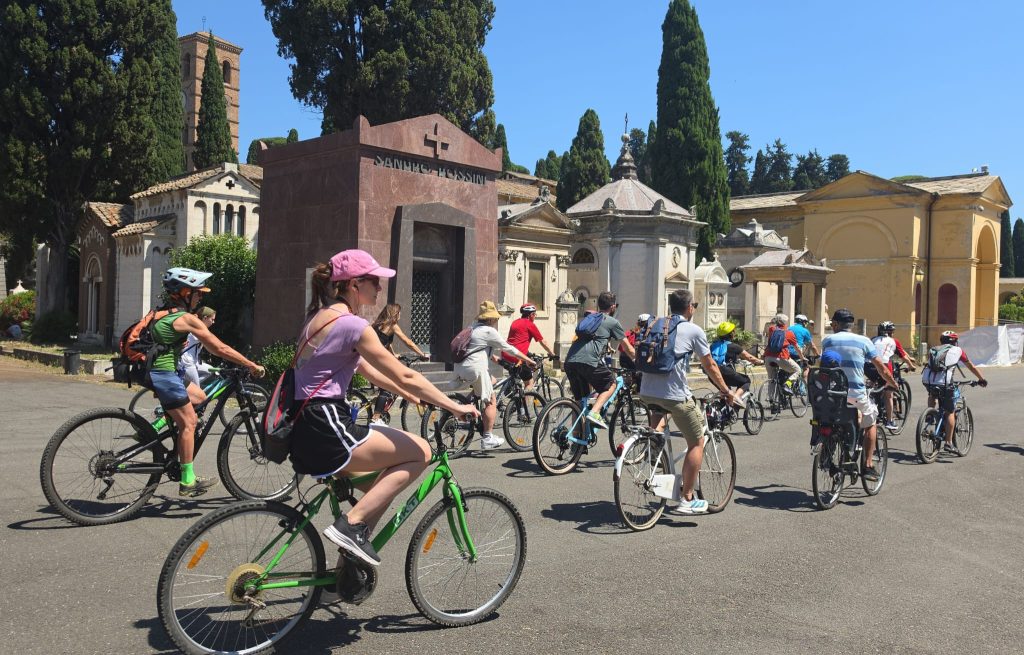 CicloVerano. In bicicletta nella città “verde” dei defunti