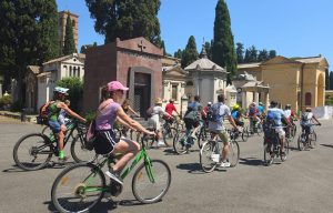 CicloVerano. In bicicletta nella città "verde" dei defunti 2 Gruppo in bici al Verano 05ca0968cba25ecdeb923e420ec98df6