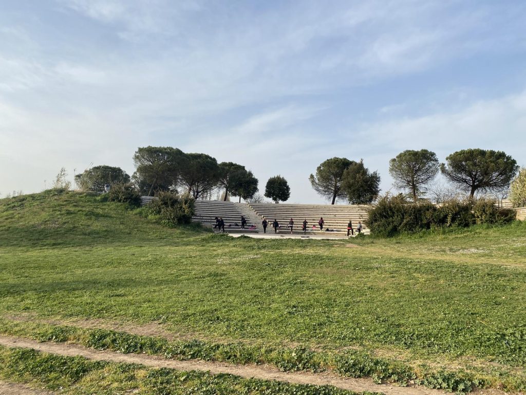 Percorso ciclopedonale educativo al Parco di Tor Tre Teste: muoversi sostenibile e scoprire il territorio. 1 anfiteatro parco tor tre teste